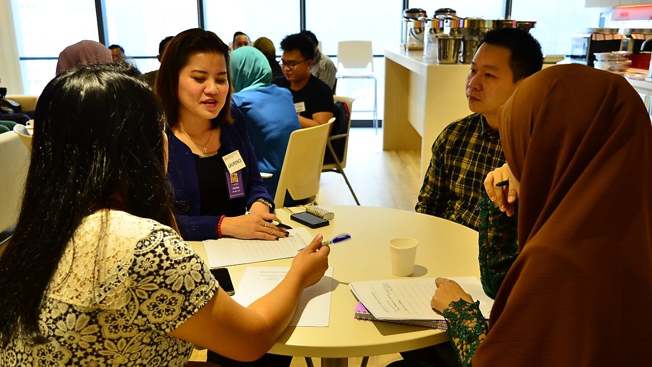 Discussions at the LiveWIRE Bright Ideas Kota Kinabalu