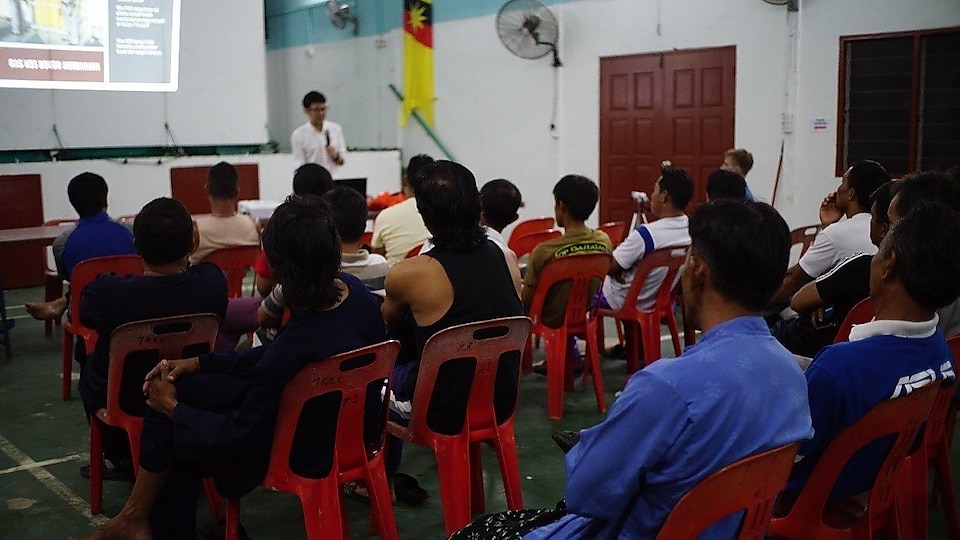 Haaziq explaining sustainable fishing practices to the Kuala Sibuti fishing community in Sibuti, Sarawak.