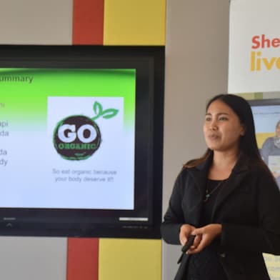 Irene delivering her presentation at the 2018 Sabah Shell LiveWIRE Pitching Competition.
