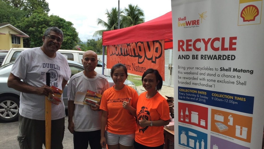 WormingUp trading domestic recyclables for Shell branded giveaways at a Shell station in Kuching, Sarawak.