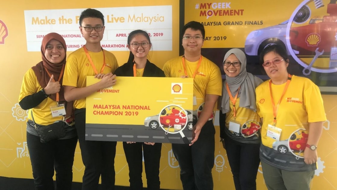 Tina on the far left with the 2019 national #MyGeekMovement champions with her partner Haslina and the team’s teacher advisor.