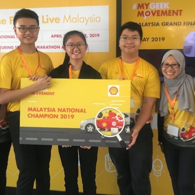 Tina on the far left with the 2019 national #MyGeekMovement champions with her partner Haslina and the team’s teacher advisor.